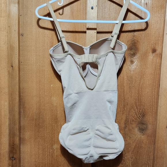 Body Wrap shapewear Medium Full Torso Nude NWOT Padded Removable Straps - Picture 2 of 6